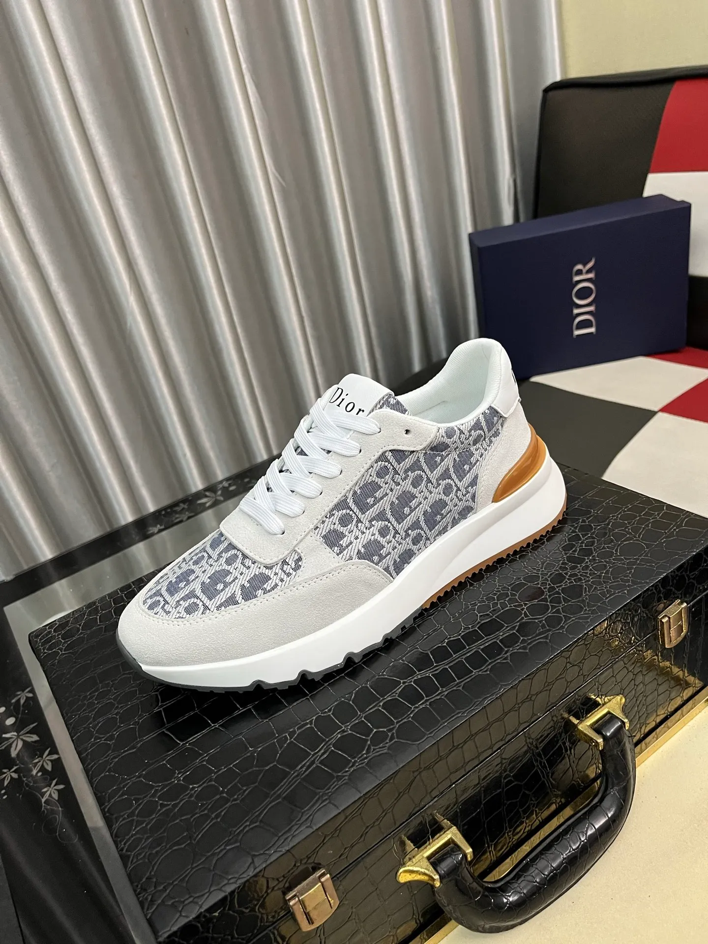 Men's shoes 💰438⌚️⌚️ [Dior] new casual shoes. Exclusive mold-making custom style, the fabric is imported from Italy, and the leather is breathable inside. Exclusively molded and customized outsole is wear-resistant. Counter-level version, perfect matching, on-shoe effect, and exquisite workmanship. Code number: 38-444️⃣Colors available